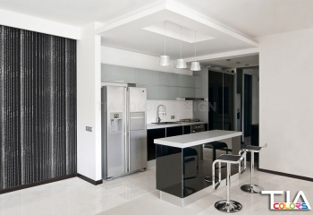 Bucatarie cu insula neagra