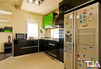 Bucatarie negru cu verde